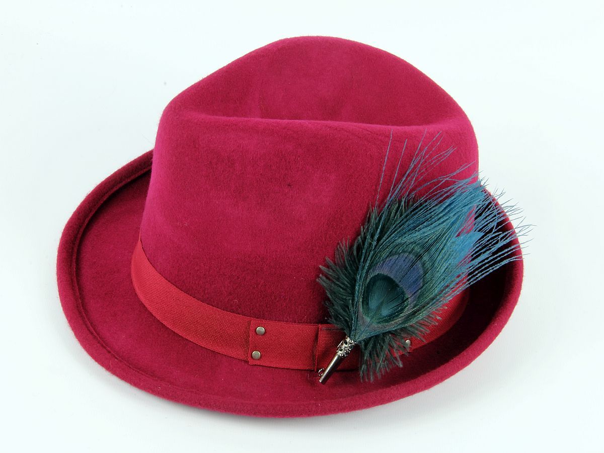 Red trilby best sale hat uk